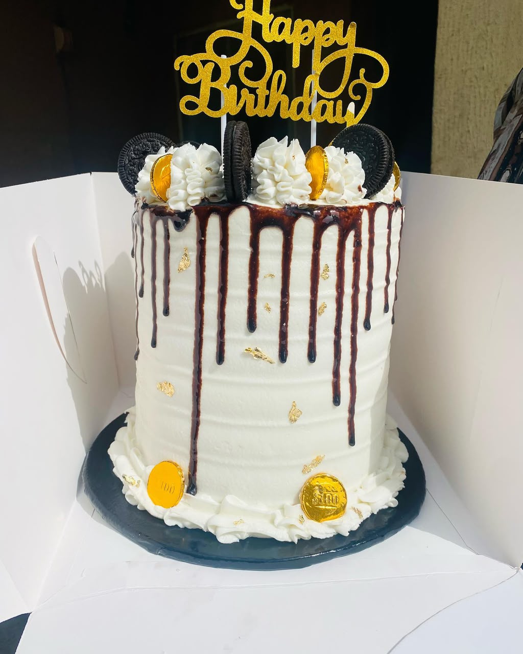 Size 6' 3 layers cake covered with butter cream