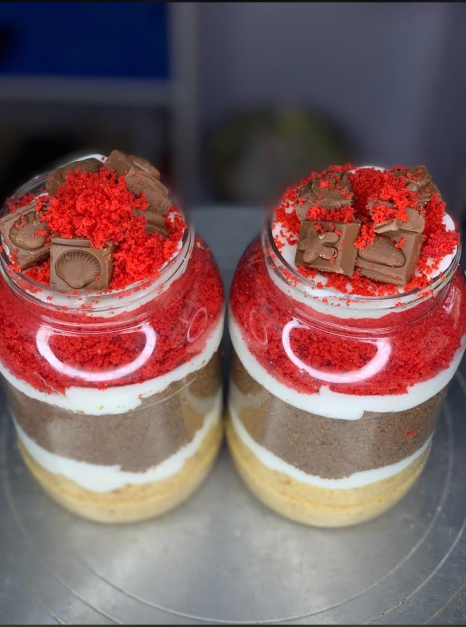 Cake parfait with chocolate toppings