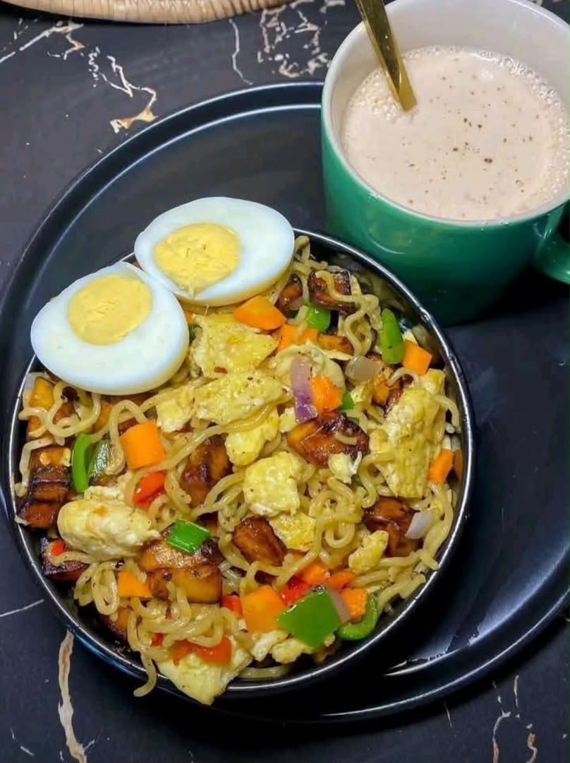 Stir fry noodles and egg