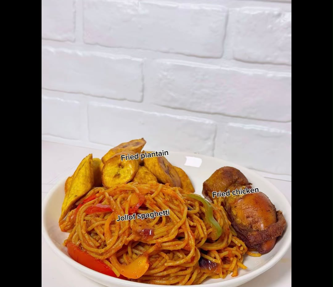 Jollof spaghetti, fried plantains and fried chicken