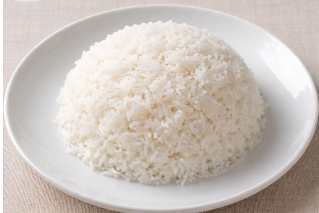 Plain white rice served fresh